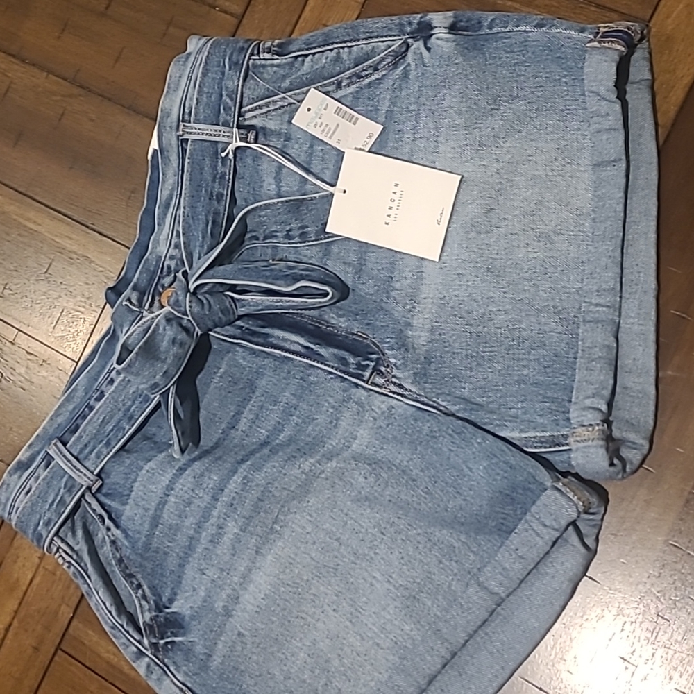 KanCan High Rise Belted Mom Jean shorts 31